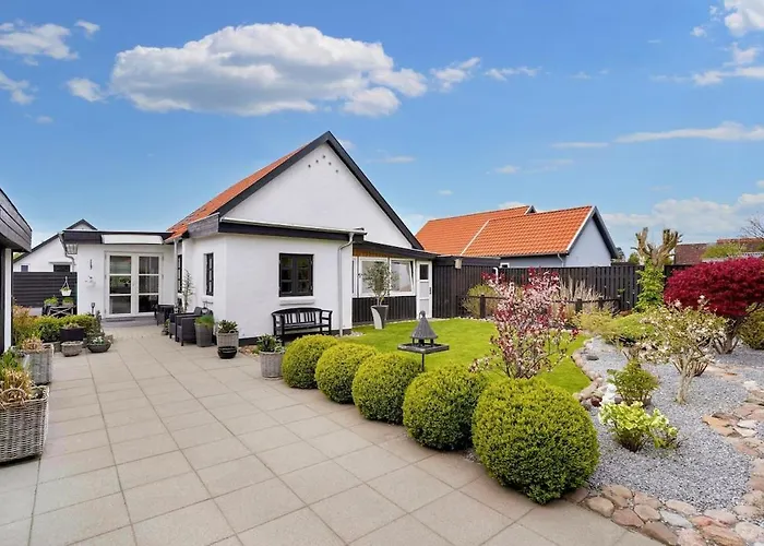 House Close To Town And Shopping